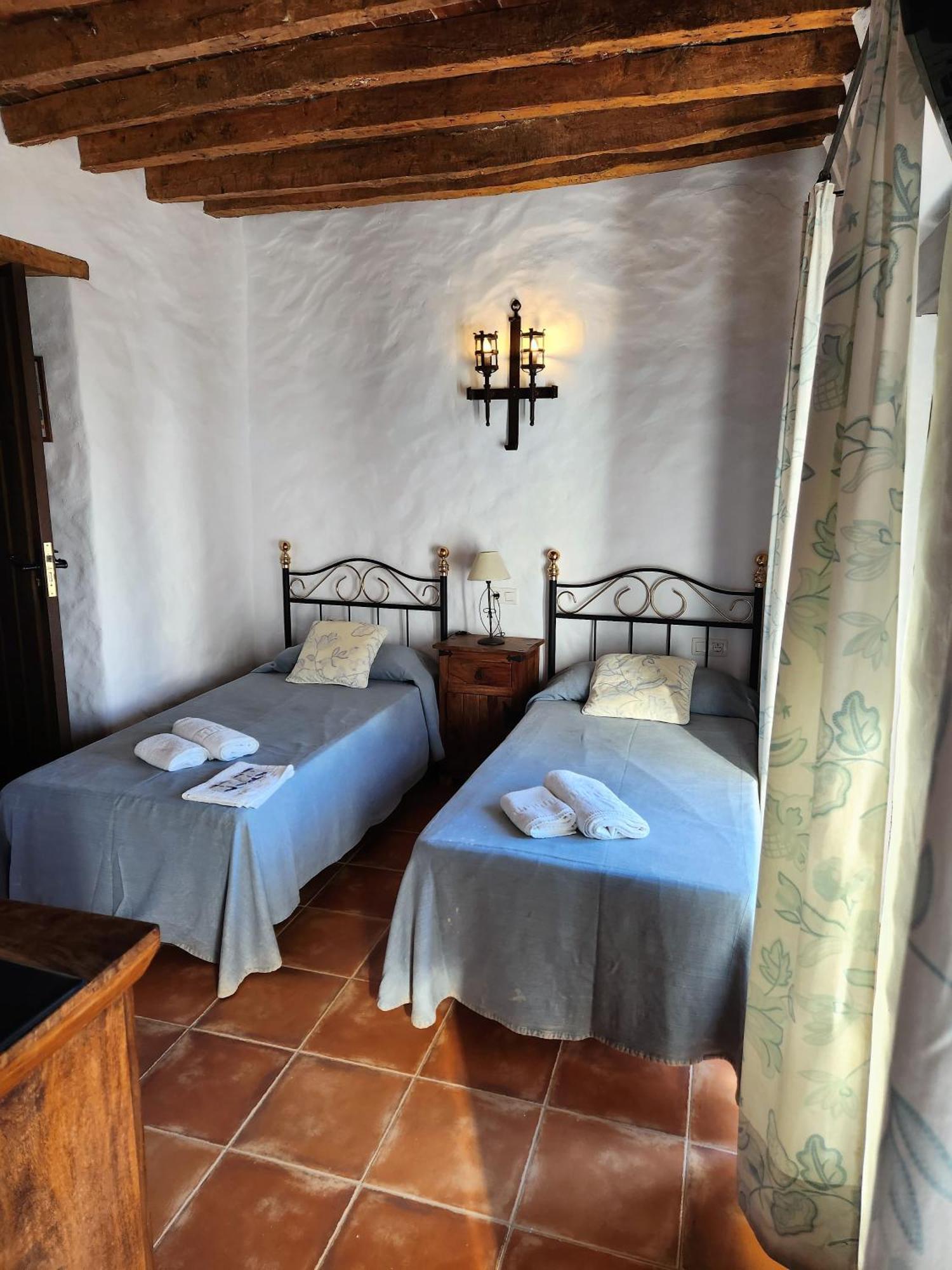 Posada La Plaza Канильяс-де-Альбайда Экстерьер фото